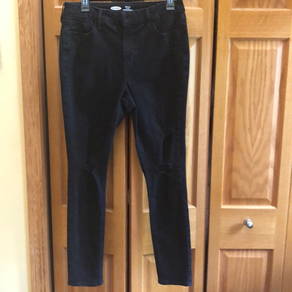 Old Navy high rise super skinny distressed black jeans Sz 10.